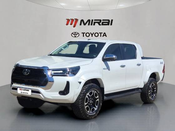 TOYOTA HILUX 2.8 D-4D TURBO DIESEL CD SRX PLUS 4X4 AUTOMÁTICO TOYOTA HILUX 2.8 D-4D TURBO DIESEL CD SRX PLUS 4X4 AUTOMÁTICO